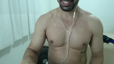 Snapshot of cashmastermuscle77 chatting on February 6, 1:49 am cashmastermuscle77 online show from February 6, 1:49 am
