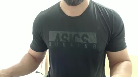 Snapshot of cashmastermuscle77 chatting on October 18, 1:15 pm cashmastermuscle77 online show from October 18, 1:15 pm
