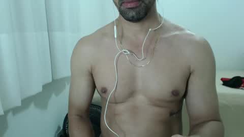 Snapshot of cashmastermuscle77 chatting on January 22, 3:31 am cashmastermuscle77 online show from January 22, 3:31 am