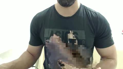 Snapshot of cashmastermuscle77 chatting on September 19, 12:15 am cashmastermuscle77 online show from September 19, 12:15 am