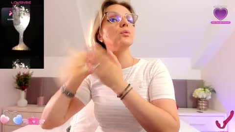 Snapshot of cassidyanne chatting on September 19, 5:00 am cassidyanne online show from September 19, 5:00 am