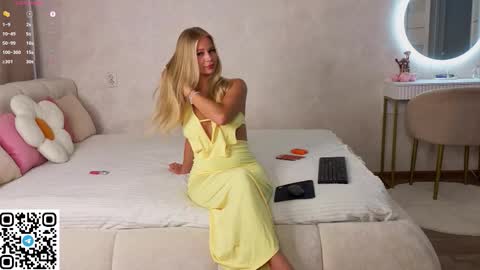 Snapshot of cassiemur_ chatting on October 5, 8:45 am Cassie online show from October 5, 8:45 am