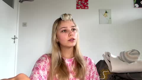 Olivia online show from April 2, 3:52 pm