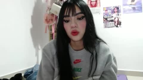 Snapshot of cat_mila_ chatting on October 15, 8:04 am Mila online show from October 15, 8:04 am