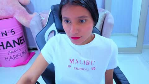 cataleya23_a online show from April 11, 9:30 pm