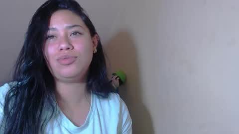 Snapshot of catalina_saenz19 chatting on October 2, 12:53 am Catalina Saenz online show from October 2, 12:53 am