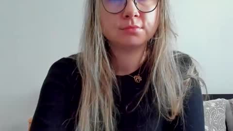 Kat online show from November 24, 7:18 am