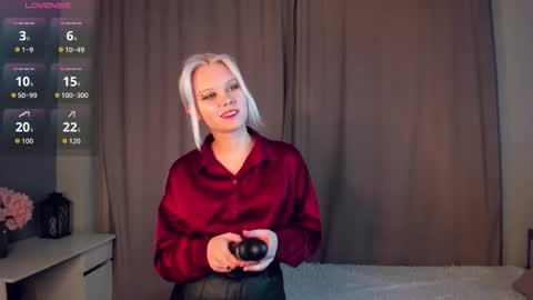 Mia online show from March 20, 11:26 am