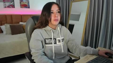 catti_brie_ online show from May 19, 11:39 am