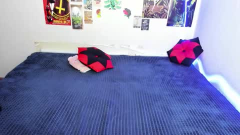 cattie_w_ online show from February 14, 1:52 am