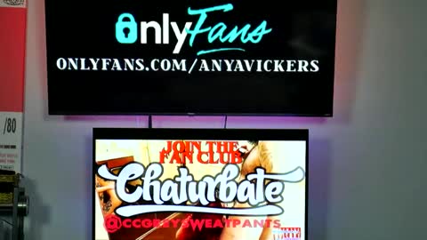 Snapshot of ccgreysweatpants chatting on January 18, 6:03 am WHAT CAN YOU GET US TO DO online show from January 18, 6:03 am