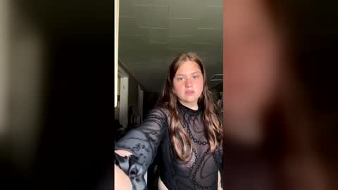 cecerose813 online show from April 16, 9:39 pm