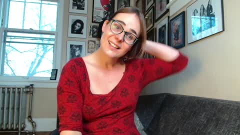 Snapshot of cecilysaintclaire chatting on December 6, 3:39 pm Cecily Saint Claire online show from December 6, 3:39 pm