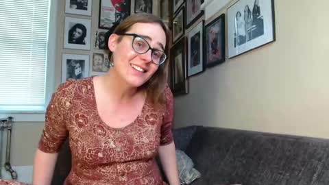 Snapshot of cecilysaintclaire chatting on February 18, 5:09 pm Cecily Saint Claire online show from February 18, 5:09 pm