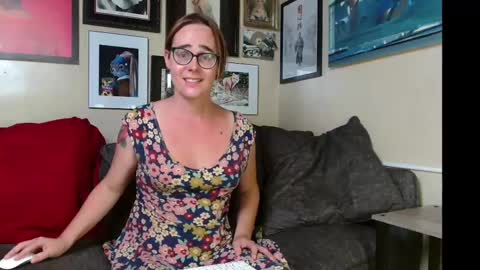 Snapshot of cecilysaintclaire chatting on October 8, 12:22 pm Cecily Saint Claire online show from October 8, 12:22 pm