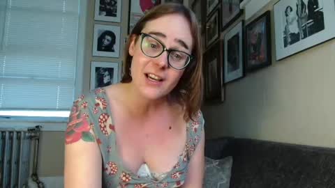 Snapshot of cecilysaintclaire chatting on February 26, 3:21 pm Cecily Saint Claire online show from February 26, 3:21 pm