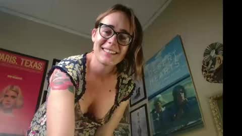 Snapshot of cecilysaintclaire chatting on October 21, 12:21 pm Cecily Saint Claire online show from October 21, 12:21 pm