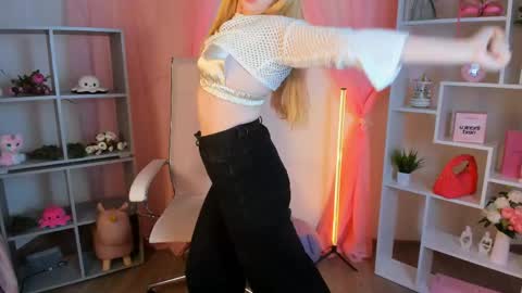 your cute kitty online show from May 15, 9:00 pm