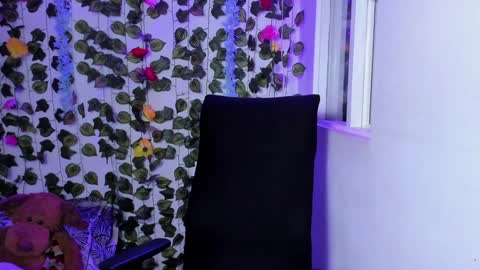 Snapshot of celestinepurple chatting on December 24, 10:28 pm Celestineeeeee online show from December 24, 10:28 pm