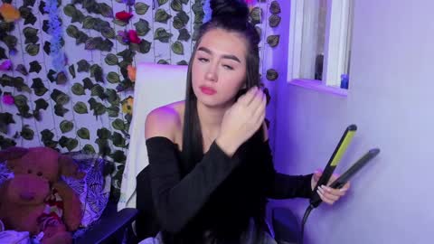 Snapshot of celestinepurple chatting on December 23, 10:33 pm Celestineeeeee online show from December 23, 10:33 pm