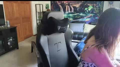 Marie online show from April 14, 2:31 pm