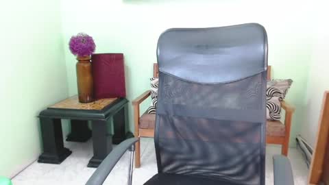 Chalon  online show from April 13, 8:02 pm