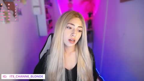 Snapshot of channel_blonde_a chatting on October 20, 5:12 am channel_blonde_a online show from October 20, 5:12 am
