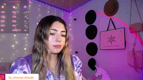 Snapshot of channel_blonde_a chatting on March 4, 8:05 pm channel_blonde_a online show from March 4, 8:05 pm
