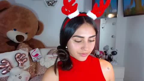 Snapshot of channelrose_1 chatting on December 6, 2:40 am Isabella online show from December 6, 2:40 am