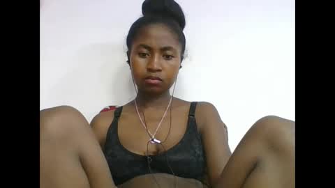 chantale483461 online show from May 6, 3:18 pm