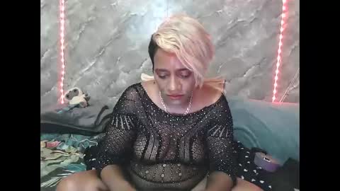 Snapshot of chanz10172 chatting on October 17, 10:03 pm Zaria Vixen online show from October 17, 10:03 pm