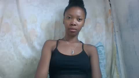 Snapshot of chariola0101 chatting on February 3, 7:18 am chariola0101 online show from February 3, 7:18 am