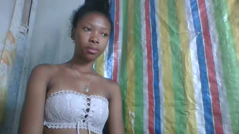 Snapshot of chariola0101 chatting on February 7, 9:48 pm chariola0101 online show from February 7, 9:48 pm