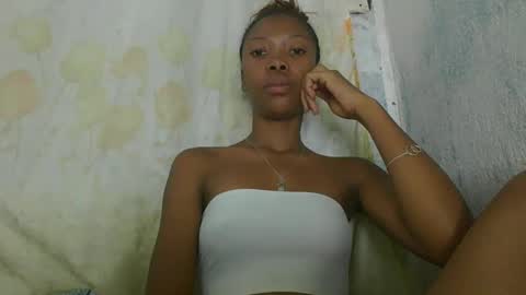 Snapshot of chariola0101 chatting on February 10, 10:19 pm chariola0101 online show from February 10, 10:19 pm