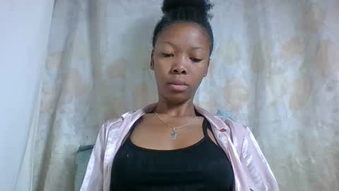 Snapshot of chariola0101 chatting on February 4, 2:28 am chariola0101 online show from February 4, 2:28 am