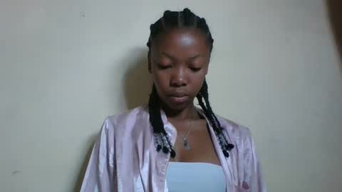 Snapshot of chariola0101 chatting on March 12, 2:30 am chariola0101 online show from March 12, 2:30 am