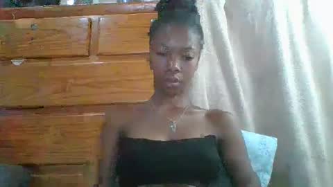 Snapshot of chariola0101 chatting on February 22, 12:05 am chariola0101 online show from February 22, 12:05 am