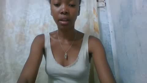 Snapshot of chariola0101 chatting on February 9, 5:40 am chariola0101 online show from February 9, 5:40 am