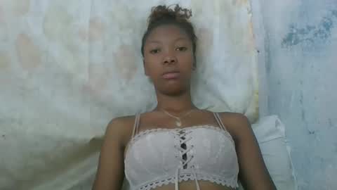 Snapshot of chariola0101 chatting on February 14, 8:52 am chariola0101 online show from February 14, 8:52 am