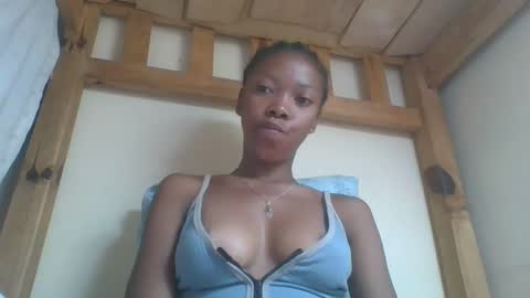 Snapshot of chariola0101 chatting on February 19, 9:03 pm chariola0101 online show from February 19, 9:03 pm