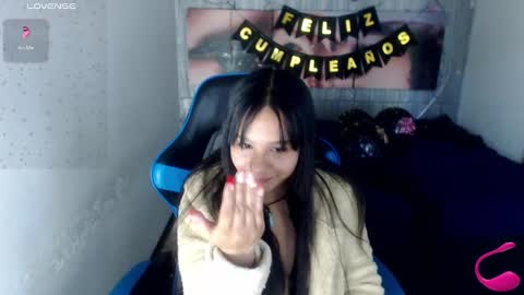 Snapshot of charis_21 chatting on October 4, 8:23 am charis 2 online show from October 4, 8:23 am
