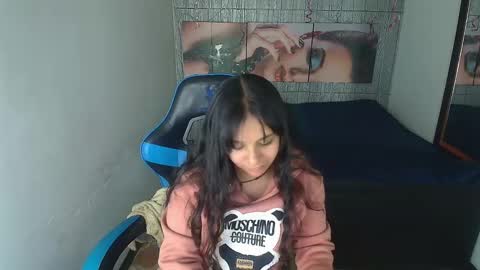 Snapshot of charis_21 chatting on October 9, 1:55 am charis 2 online show from October 9, 1:55 am