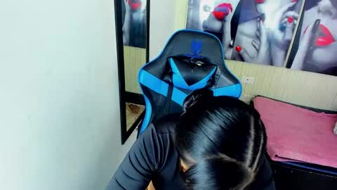 Snapshot of charis_21 chatting on October 15, 4:16 am charis 2 online show from October 15, 4:16 am