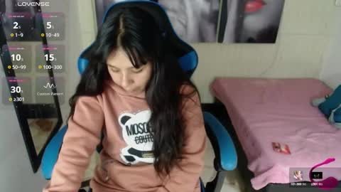 Snapshot of charis_21 chatting on September 12, 4:36 am charis 2 online show from September 12, 4:36 am