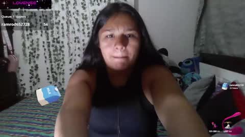 Snapshot of charis_21 chatting on December 25, 3:08 am charis 2 online show from December 25, 3:08 am
