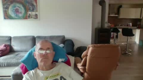 charles6064 online show from June 10, 10:47 am