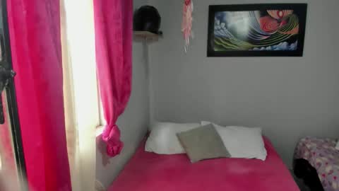 Snapshot of charllothehart2 chatting on October 28, 3:46 pm charllothehart2 online show from October 28, 3:46 pm