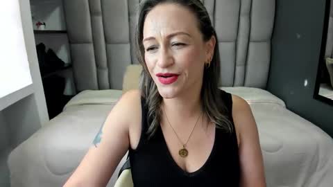 Snapshot of charlot_milf chatting on September 16, 12:07 pm Charlot milf online show from September 16, 12:07 pm