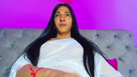 Snapshot of charlot_sanchez chatting on December 25, 11:53 pm lot online show from December 25, 11:53 pm