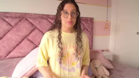 Snapshot of charlote__miller chatting on March 9, 11:47 am You honey online show from March 9, 11:47 am